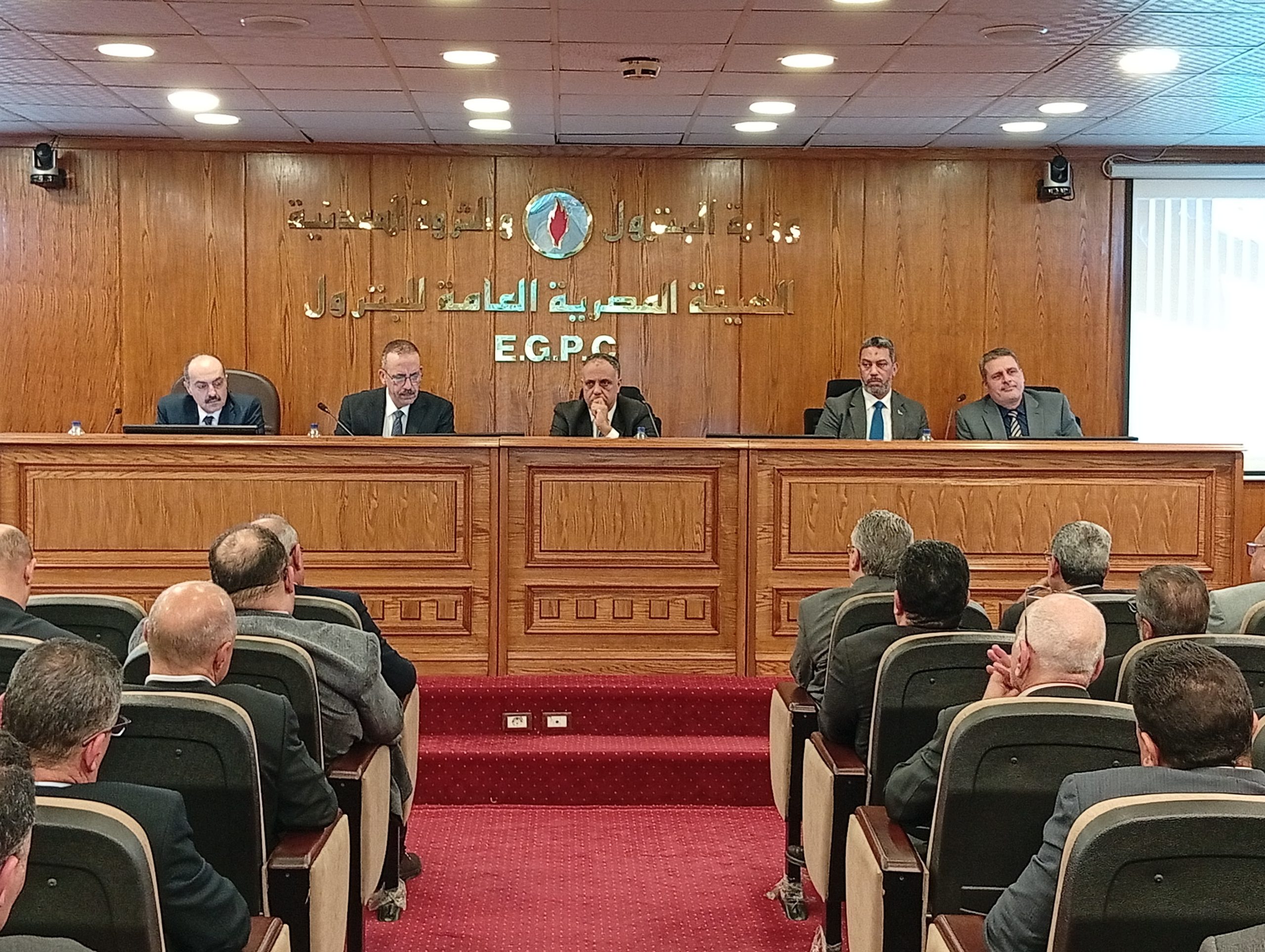 لمناقشة آليات ومتطلبات المرحلة الحالية .. هيئة البترول ورؤساء الشركات ومديرو العمليات الجدد فى حوار مفتوح